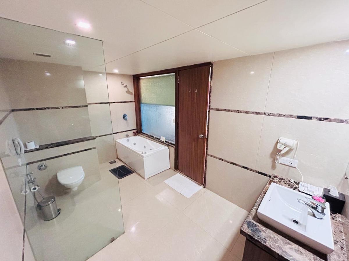 Boulevard 9 Luxury Resort & Spa Nadiād Zewnętrze zdjęcie