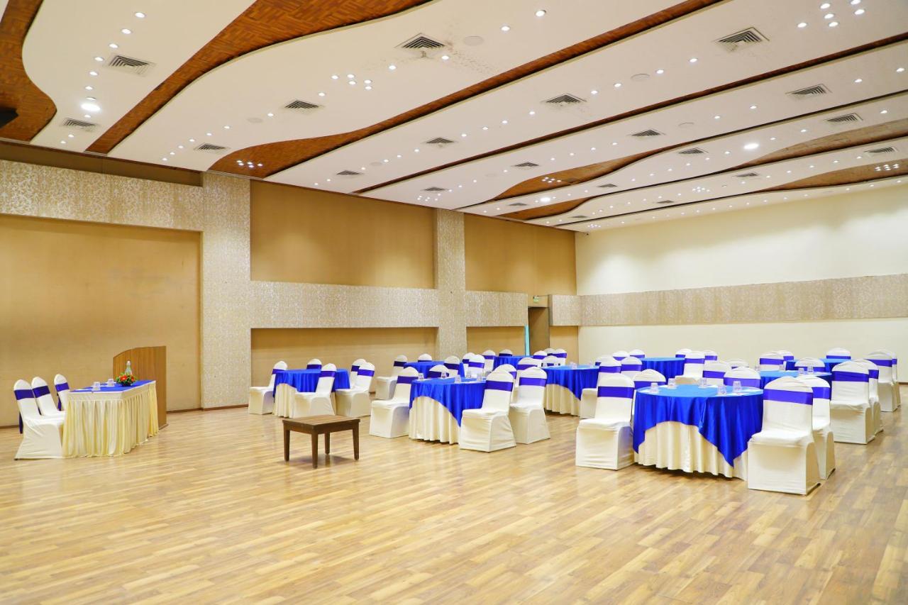 Boulevard 9 Luxury Resort & Spa Nadiād Zewnętrze zdjęcie