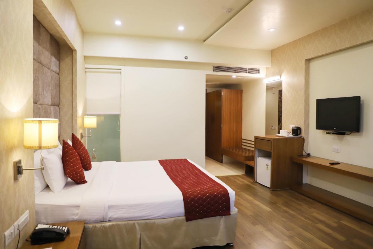 Boulevard 9 Luxury Resort & Spa Nadiād Zewnętrze zdjęcie
