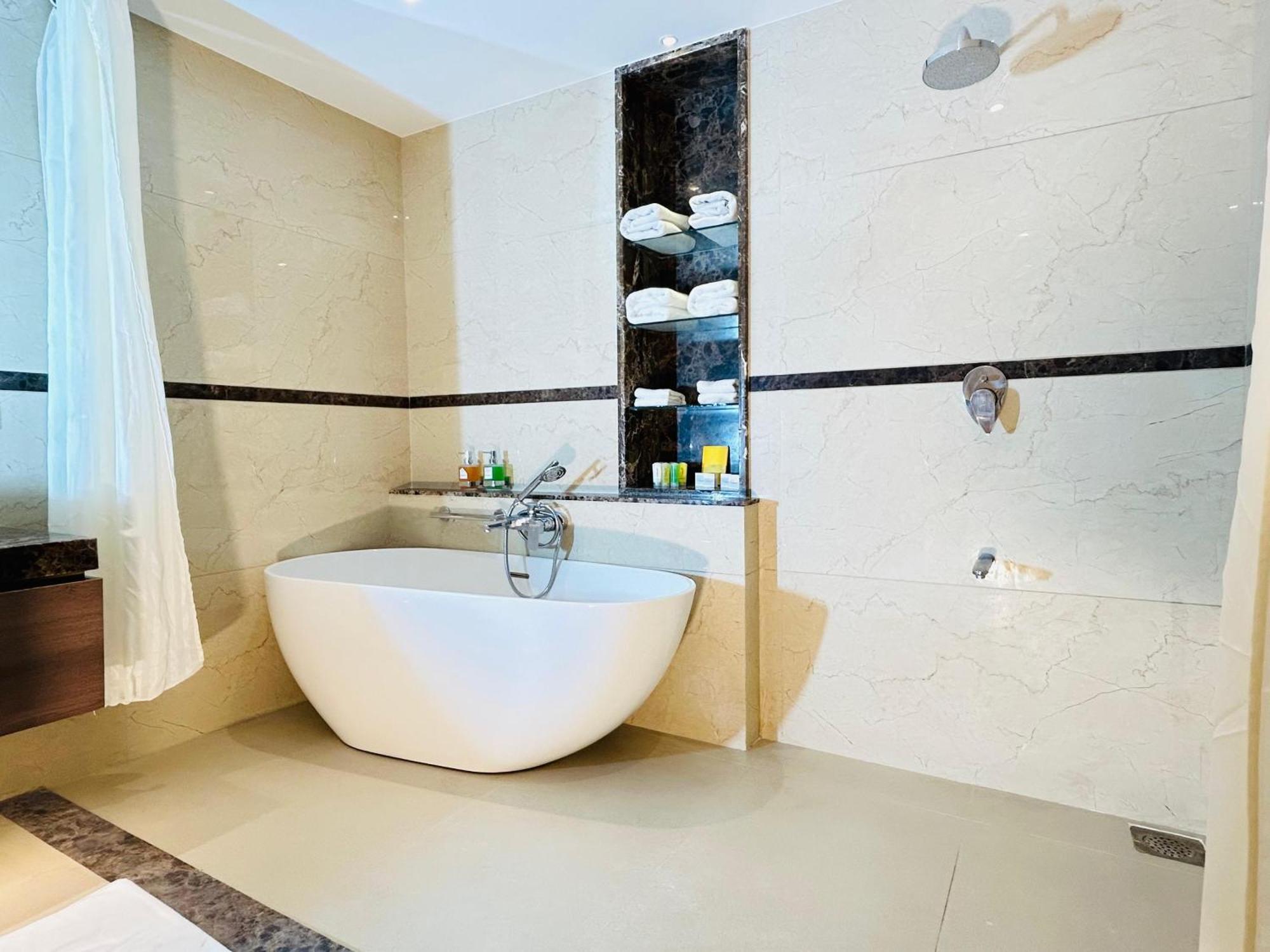 Boulevard 9 Luxury Resort & Spa Nadiād Zewnętrze zdjęcie